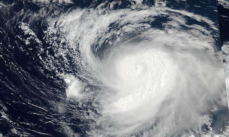 В Японии надвигается мощный тайфун - отменено 40 авиарейсов 