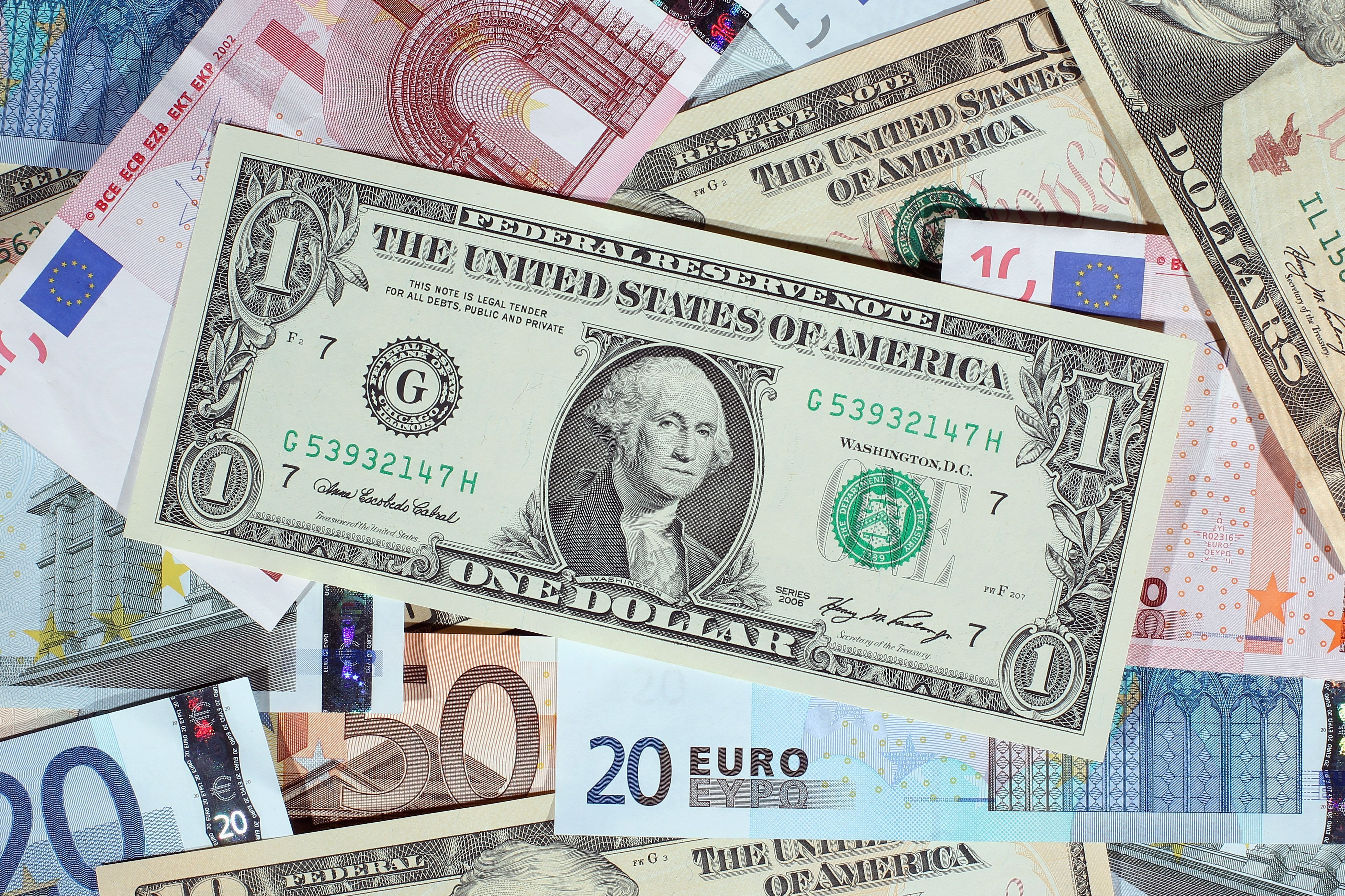 Наличный курс валют 08-08-2018: курс доллара и евро