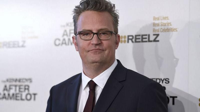 Звезда сериала "Друзья" Мэтью Перри перенес срочную операцию