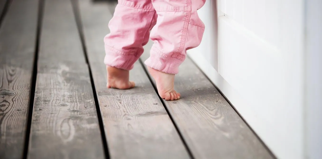 Чому дітям необхідно ходити босоніж