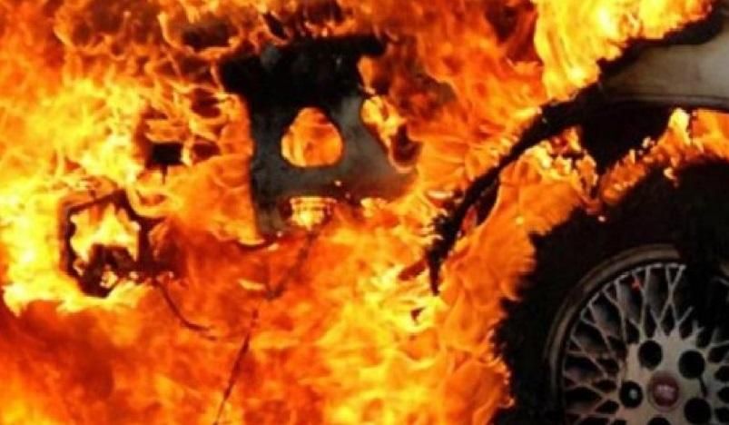 На Харківщині авто загорілось на ходу: власник отримав серйозні опіки