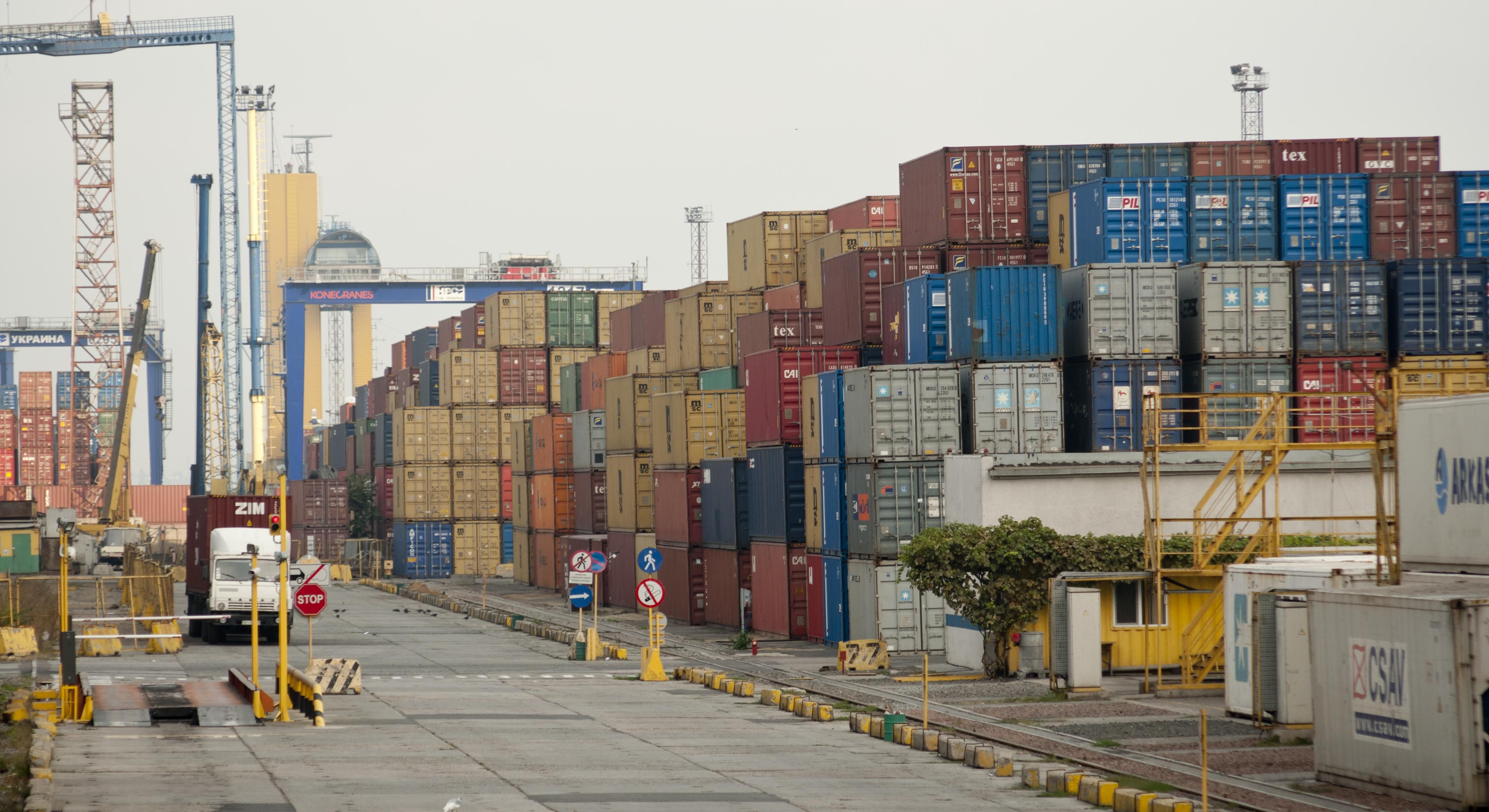 Співробітники ДФС затримали екс-митника, який викрав вантаж вартістю 154 мільйони гривень Співробітники ДФС затримали екс-митника, який викрав вантаж вартістю 154 мільйони гривень