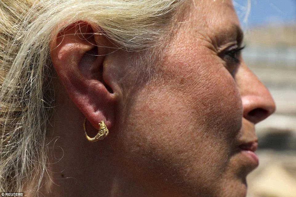 Прикраса заможної жінки Прикраса заможної жінки