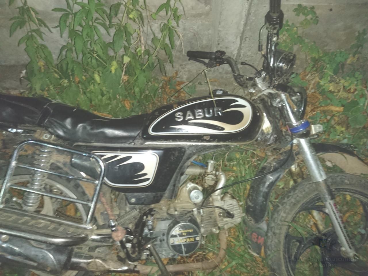 У Рахові невідомий на мотоциклі збив маму з немовлям