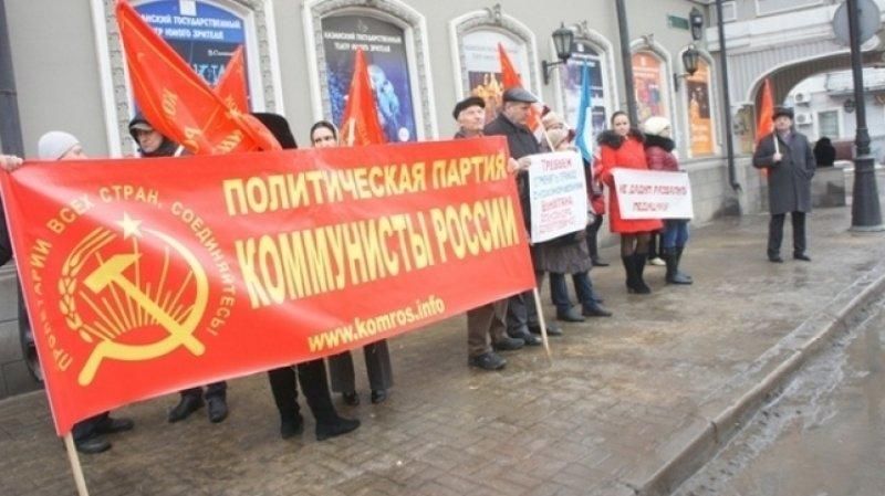 Дивна агітація: у Росії з'явилася політична реклама з комуністичною скумбрією