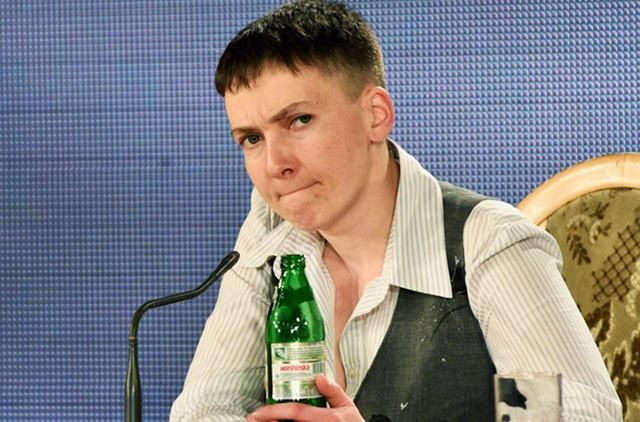 Нехай Порошенко обміняє свою Липецьку фабрику на життя Сенцова, – Савченко Нехай Порошенко обміняє свою Липецьку фабрику на життя Сенцова, – Савченко