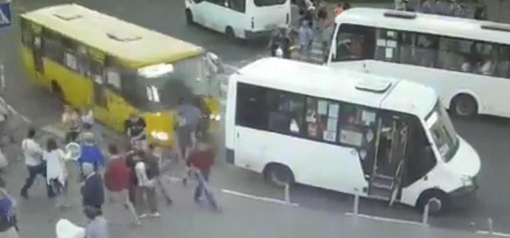 У Підмосков'ї автобус врізався у натовп людей: відео