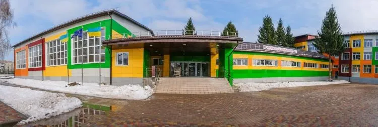 Солонянская опорная школа в Днепровской области Солонянская опорная школа в Днепровской области