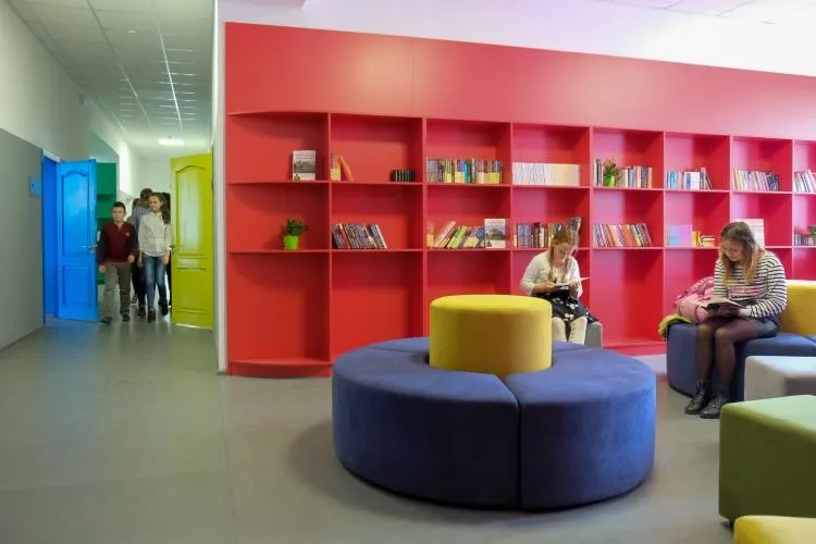 Яркие и современные помещения реконструированной школы в Петровке Яркие и современные помещения реконструированной школы в Петровке