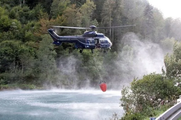Пожежники можуть гасити вогонь в горах тільки з повітря Пожежники можуть гасити вогонь в горах тільки з повітря