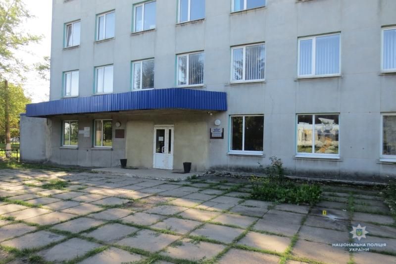 На Донеччині біля заводу вибухнула граната: фото На Донеччині біля заводу вибухнула граната: фото