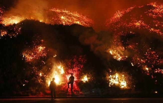 Лісові пожежі у Каліфорнії не вдасться загасити до вересня