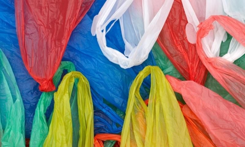 Ще одна країна відмовиться від одноразових пластикових пакетів з 2019 року 