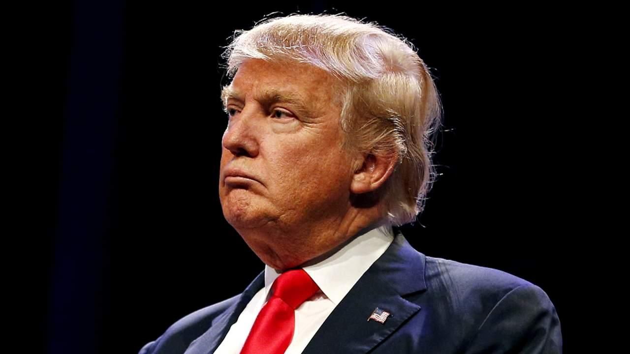 Трамп провів телефонну розмову з Макроном та анонсував зустріч з гендиректором Apple Трамп провів телефонну розмову з Макроном та анонсував зустріч з гендиректором Apple