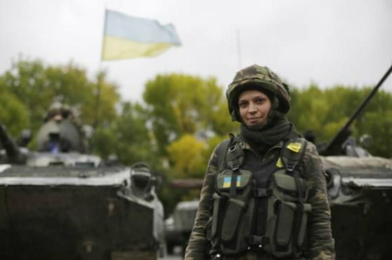 Место женщины не на войне: как хрупкие защитницы разрушают стереотипы на фронте Место женщины не на войне: как хрупкие защитницы разрушают стереотипы на фронте