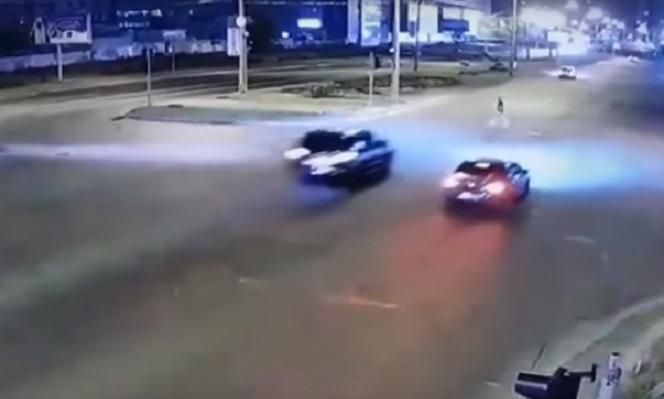 У Києві Lexus на великій швидкості збив пішохода: відео 18+