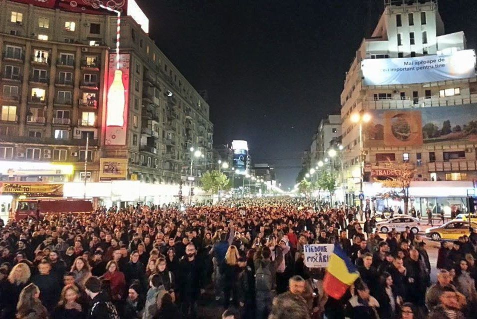 Генпрокуратура Румынии по указу президента начала расследовать действия полиции во время митинга