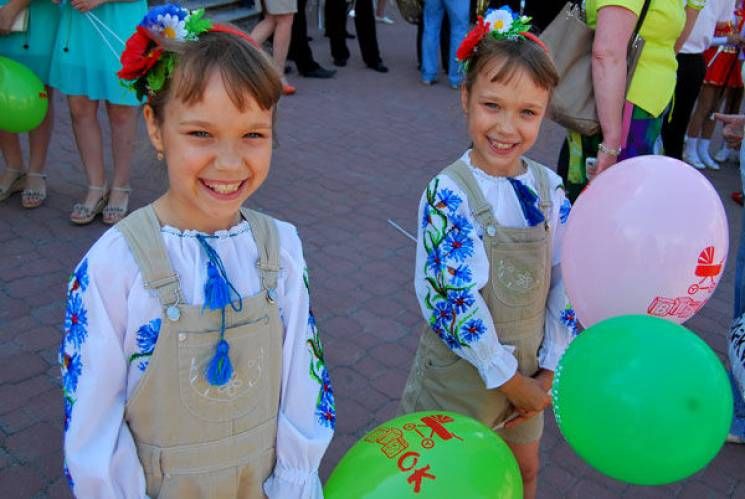 У Києві встановлюють рекорд до Міжнародного дня близнюків