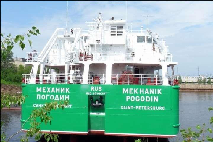 Российское судно зашло в порт Херсона: Денисова объяснила ситуацию с экипажем