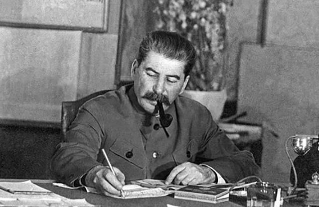 Фото приказа Сталина о бомбардировке Берлина опубликовали в сети