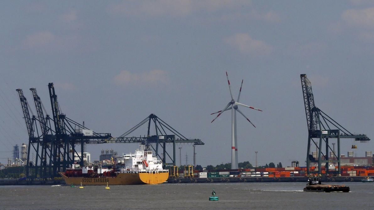Склад с химикатами загорелся в Бельгии: эвакуировали один из крупнейших портов мира