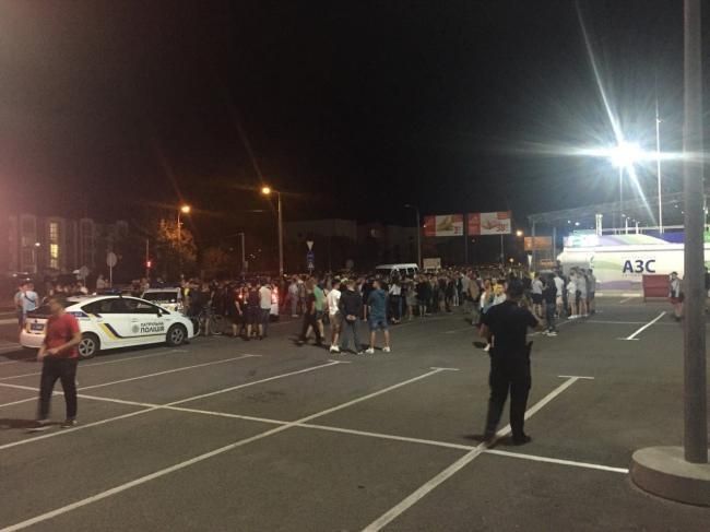 Перегони дрифтерів у Рівному закінчились постраждалими поліцейськими: фото, відео Перегони дрифтерів у Рівному закінчились постраждалими поліцейськими: фото, відео