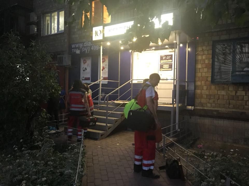 У Києві невідомі пограбували ломбард і вбили охоронця У Києві невідомі пограбували ломбард і вбили охоронця