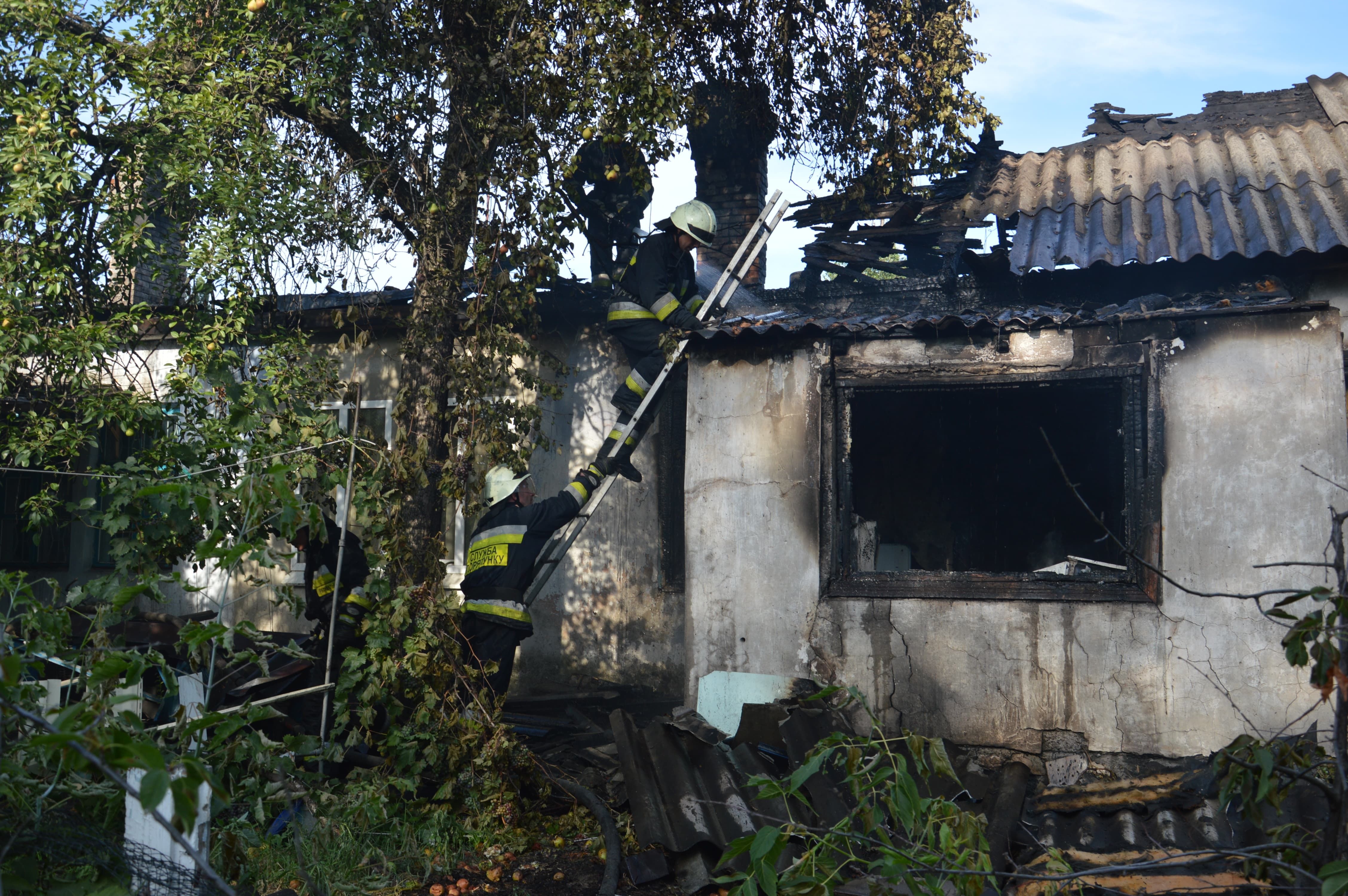 Масштабна пожежа у Дніпрі: двоє людей загинуло