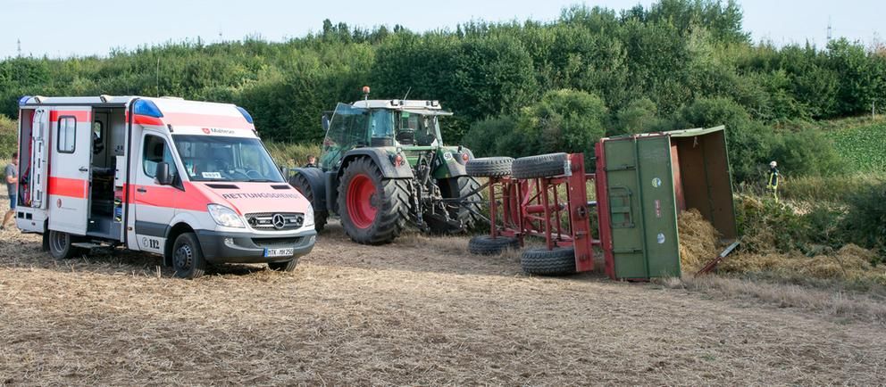 В Германии перевернулся экскурсионный трактор: шесть человек в тяжелом состоянии