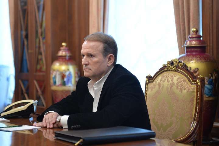 Прибрати сцену суду з фільму про Стуса просив прес-секретар Медведчука і Суркіса Прибрати сцену суду з фільму про Стуса просив прес-секретар Медведчука і Суркіса