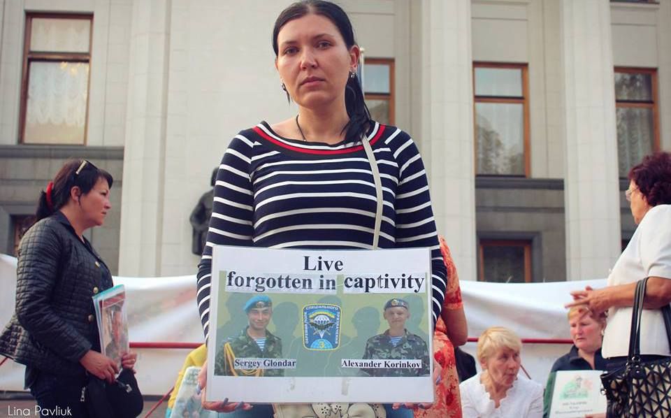 Наші хлопці – заручники політичної ситуації, – дружина військовополоненого