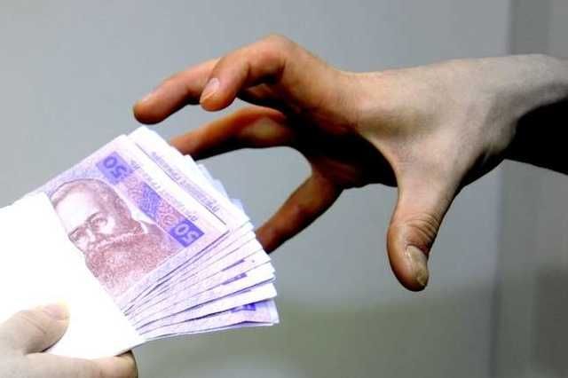 Работник посольства присвоил полтора миллиона гривен: детали от прокуратуры