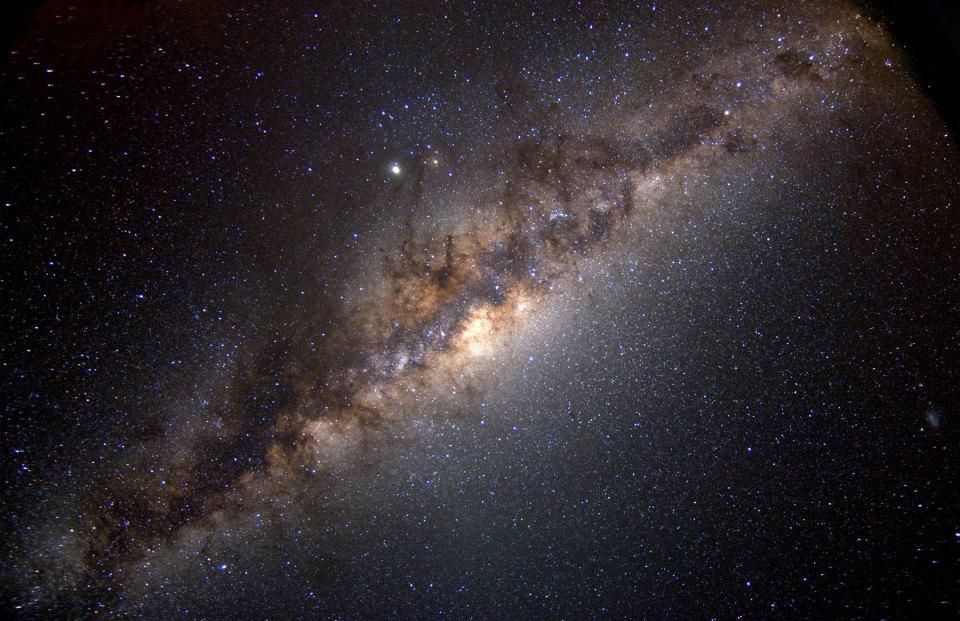 Астрономы выяснили происхождение загадочного объекта вокруг Млечного Пути
