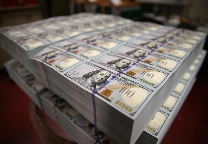 Нацбанк продає 100 мільйонів доларів Нацбанк продає 100 мільйонів доларів