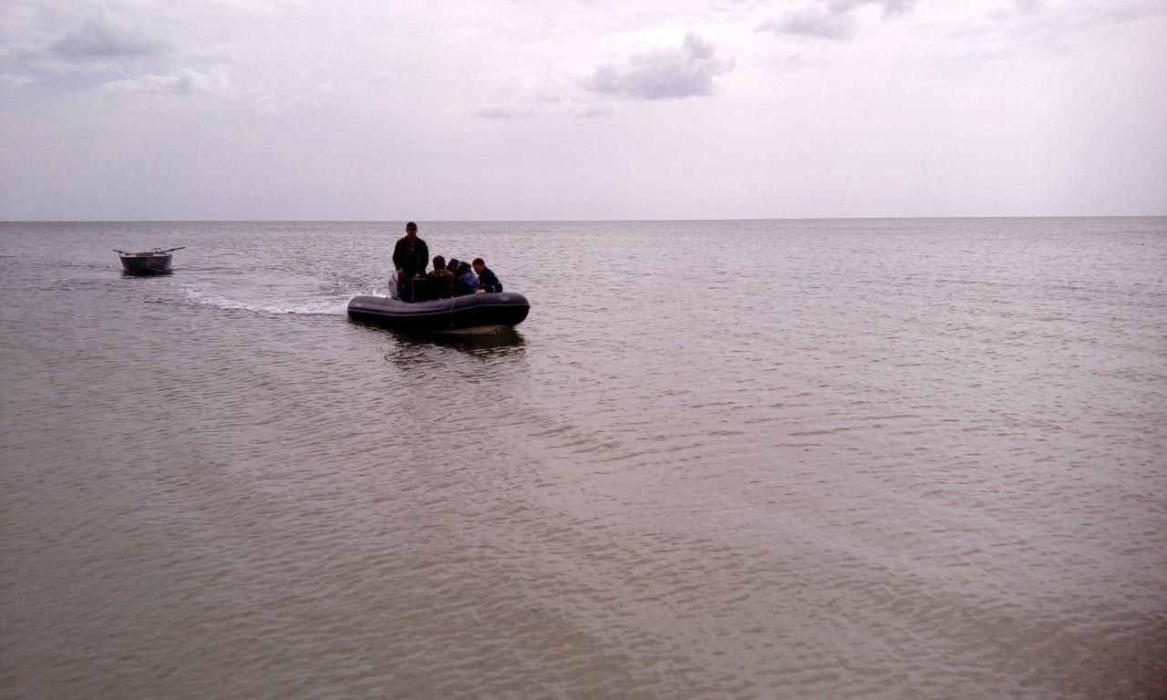 На Запоріжжі трьох чоловіків віднесло у відкрите море