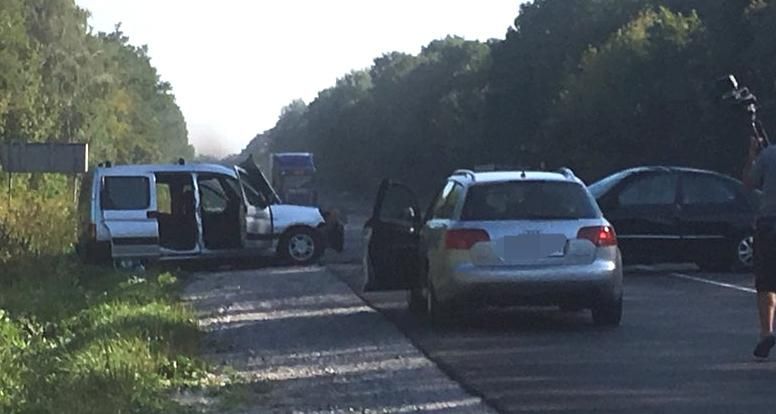 У Вінницькій області сталася серйозна ДТП, багато постраждалих: фото У Вінницькій області сталася серйозна ДТП, багато постраждалих: фото