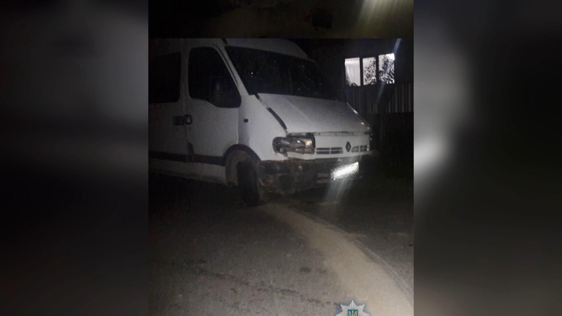 На Закарпатті п'яний водій скоїв ДТП та втік, залишивши в авто травмованих дітей На Закарпатті п'яний водій скоїв ДТП та втік, залишивши в авто травмованих дітей