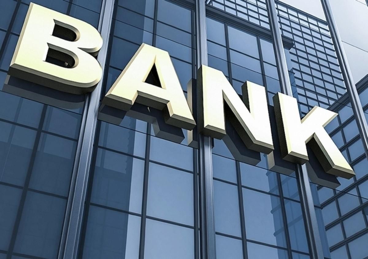 Один из банков Украины временно приостановит обслуживание карт