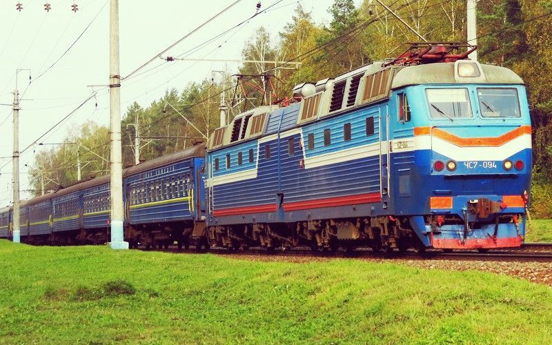 У Києві провідник потяга отримав потужний розряд струмом, проте вижив: відео