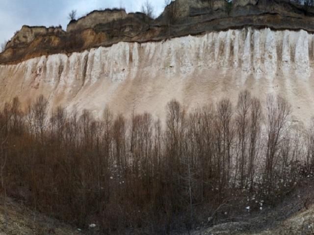 На Харківщині дівчинка впала зі скелі через селфі: подробиці