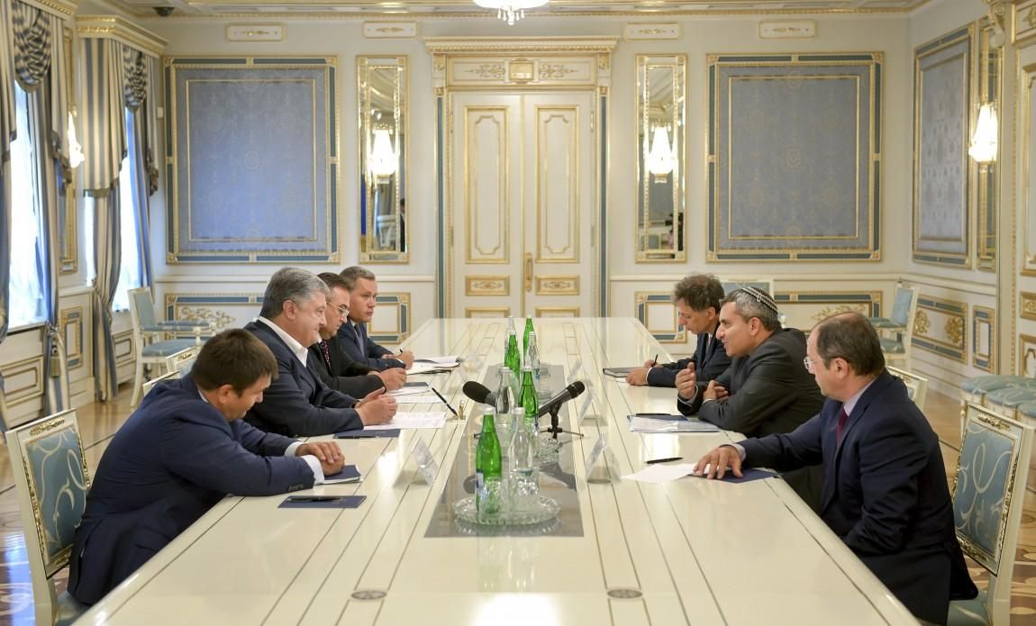 Порошенко висловив занепокоєння через недопуск українців на територію Ізраїлю Порошенко висловив занепокоєння через недопуск українців на територію Ізраїлю