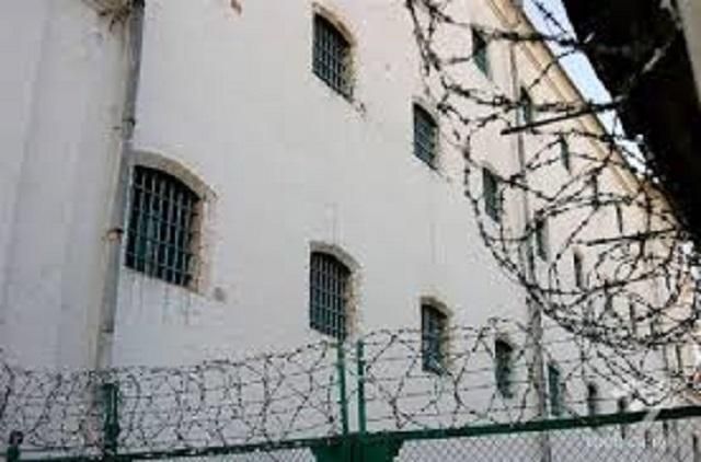 У камерах екс-бійців "Торнадо" провели обшуки: знайшли зброю та випивку У камерах екс-бійців "Торнадо" провели обшуки: знайшли зброю та випивку