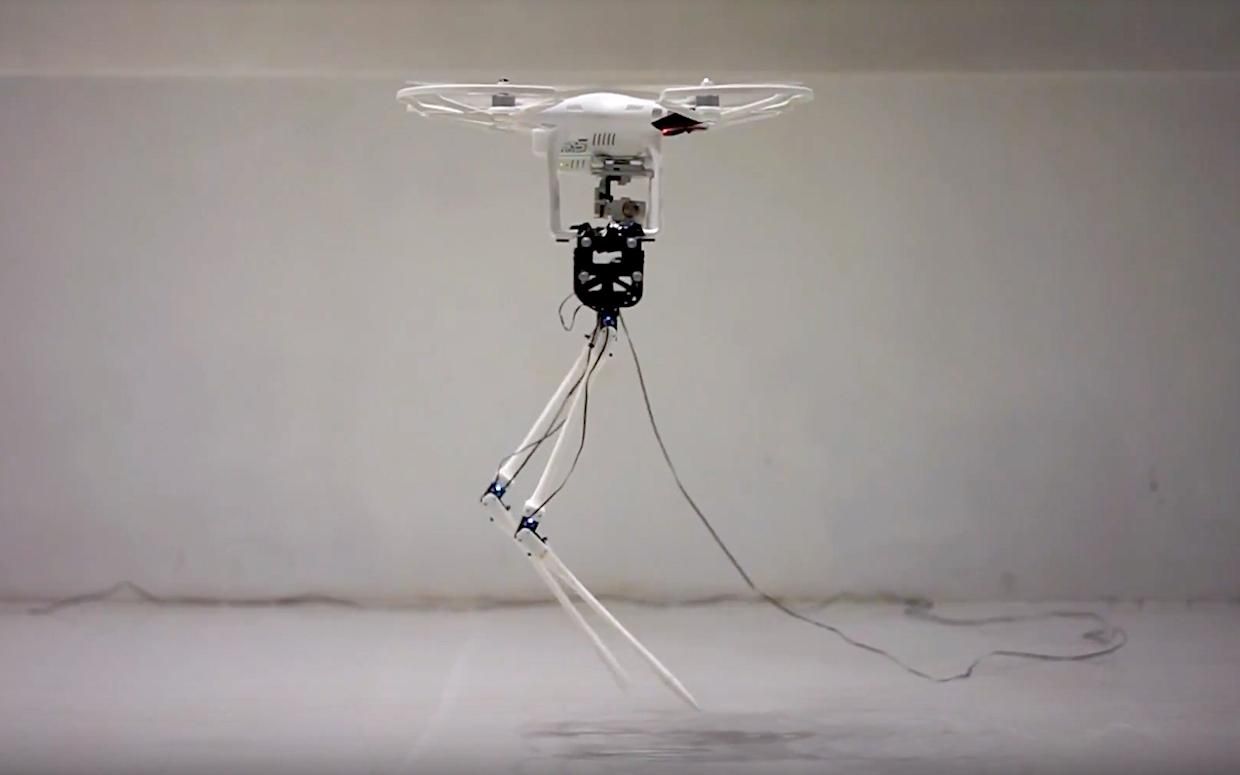 Інженери створили дрона з ногами: фото і відео 