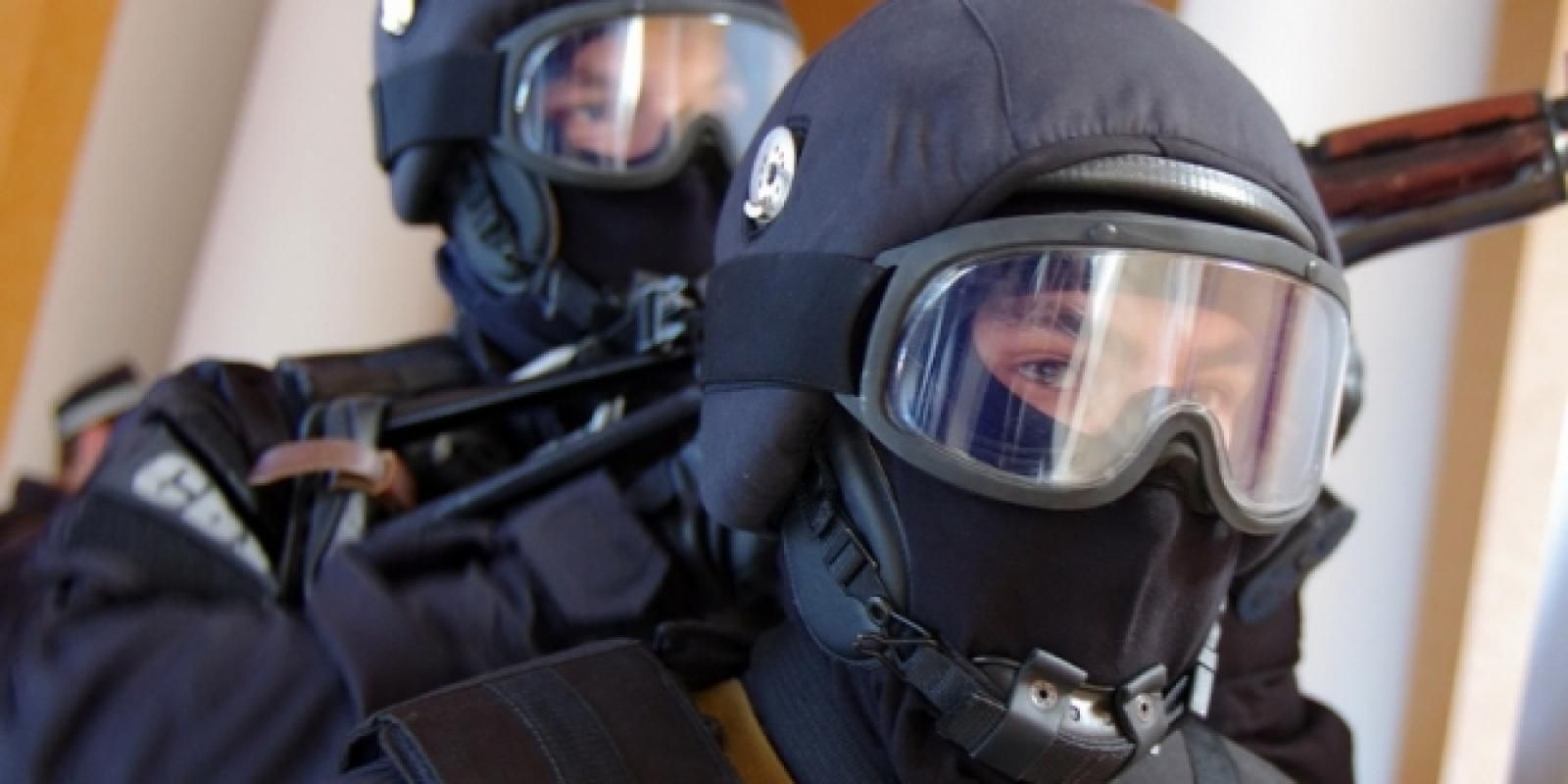 Скандал у Врадіївці: до фермера, якого звинувачують у рейдерстві, прийшли з обшуками Скандал у Врадіївці: до фермера, якого звинувачують у рейдерстві, прийшли з обшуками