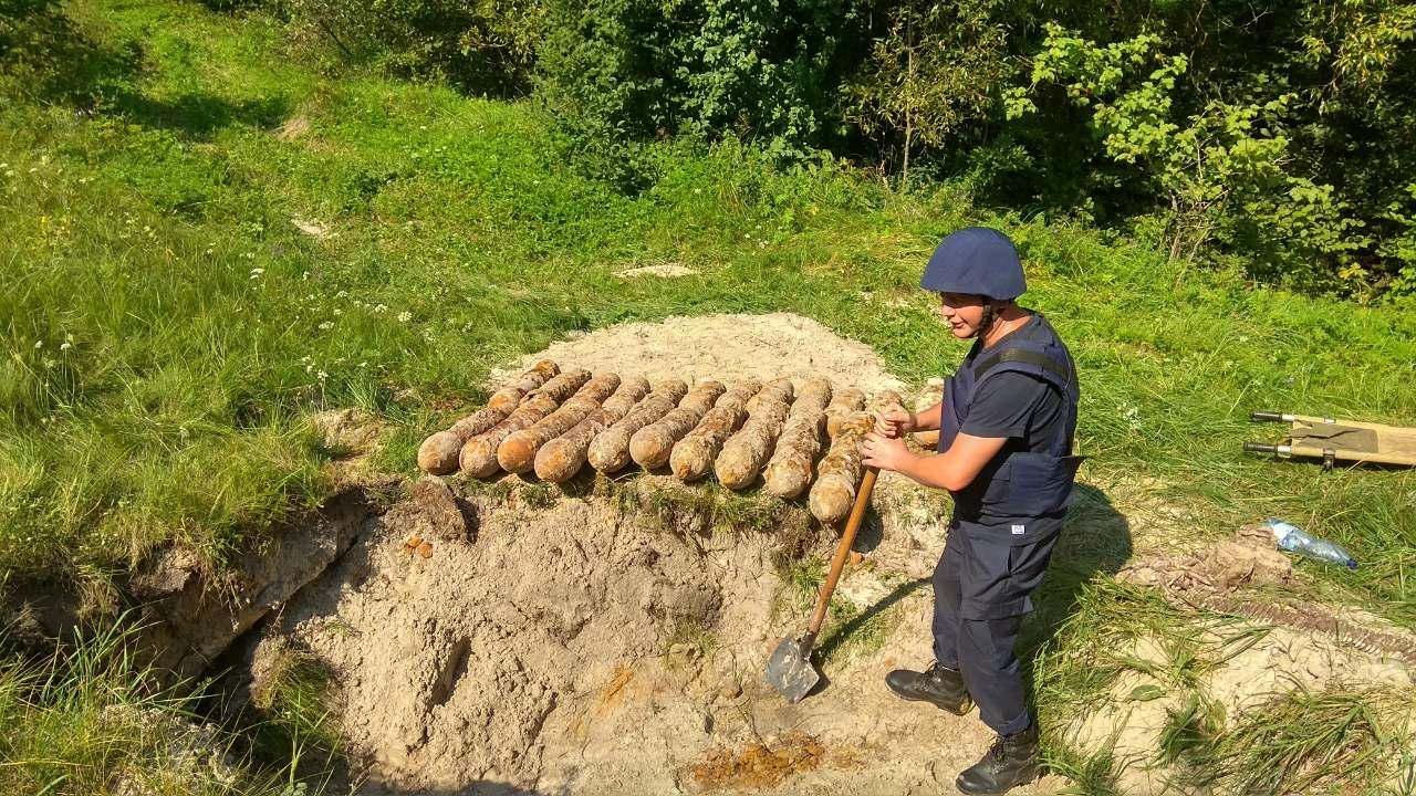 На Львівщині виявили небезпечну знахідку часів ІІ Світової На Львівщині виявили небезпечну знахідку часів ІІ Світової
