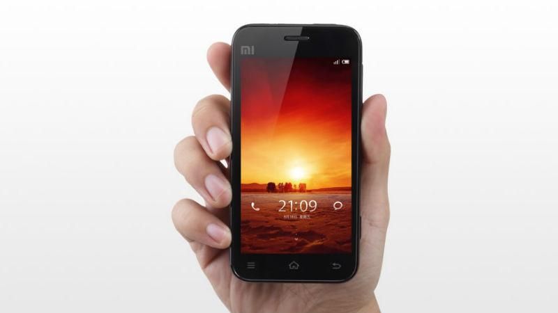 Гендиректор Xiaomi показал, как выглядел первый смартфон компании