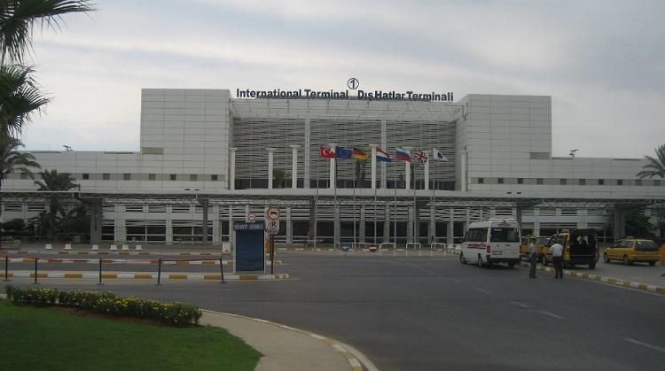 Літак із російськими туристами екстрено сів у Туреччині Літак із російськими туристами екстрено сів у Туреччині