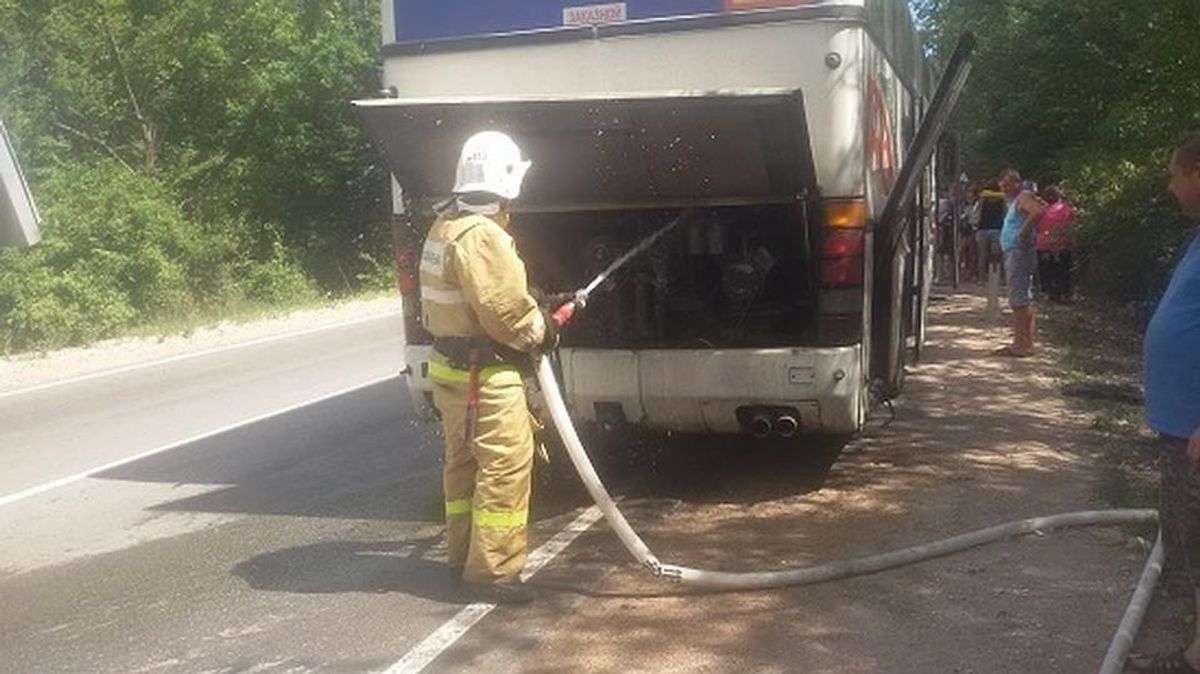 За сутки в оккупированном Крыму горело сразу два автобуса с пассажирами За сутки в оккупированном Крыму горело сразу два автобуса с пассажирами