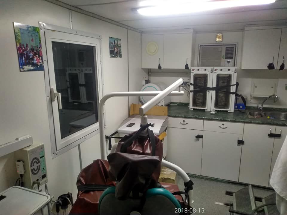 Волонтери відправили на передову пересувний стоматологічний кабінет для бійців