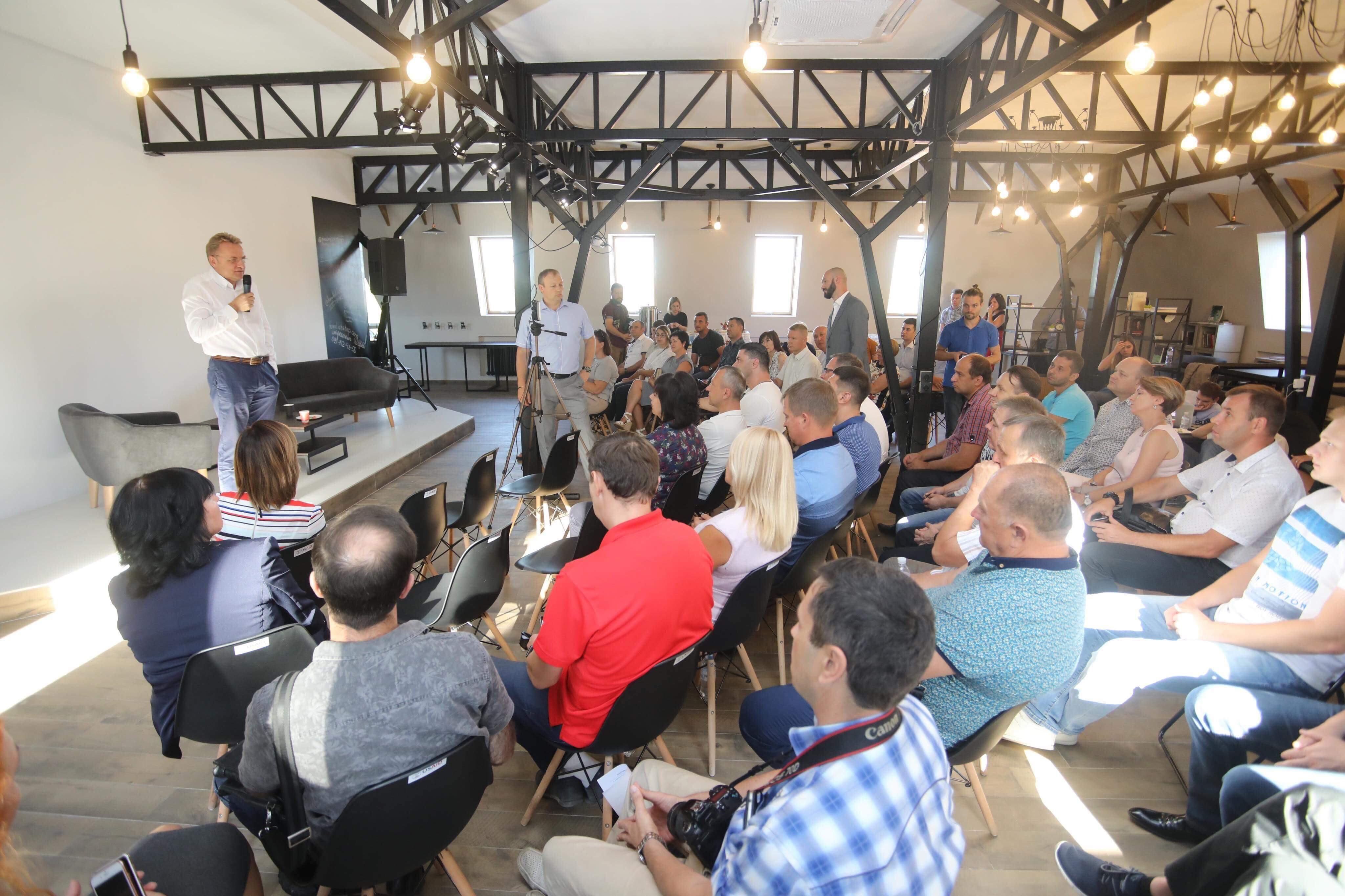 Очень важно, чтобы подконтрольные Украине города Донбасса успешно развивались, – Садовый Очень важно, чтобы подконтрольные Украине города Донбасса успешно развивались, – Садовый